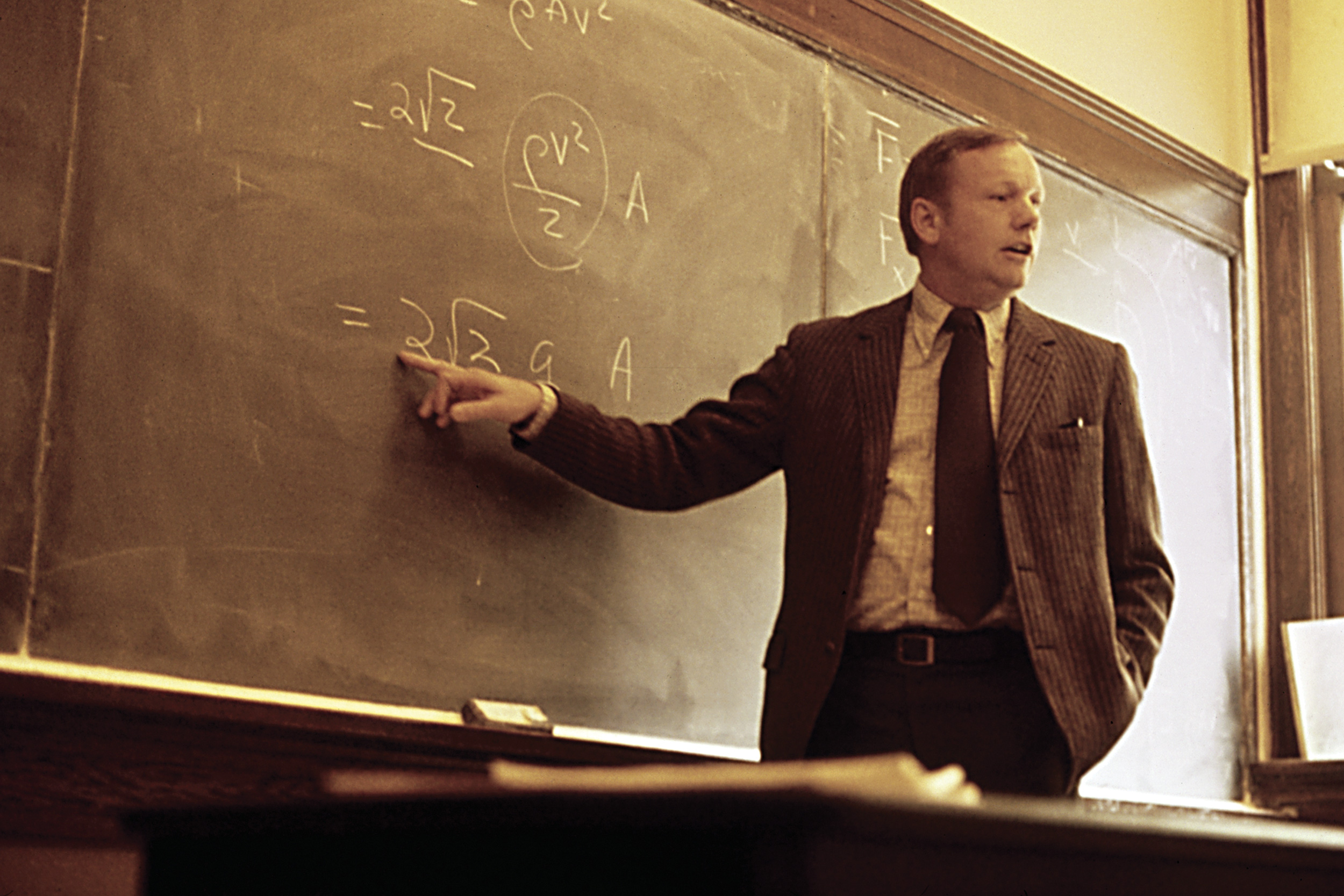 Former astronaut Neil Armstrong leads a class at the University of Cincinnati
