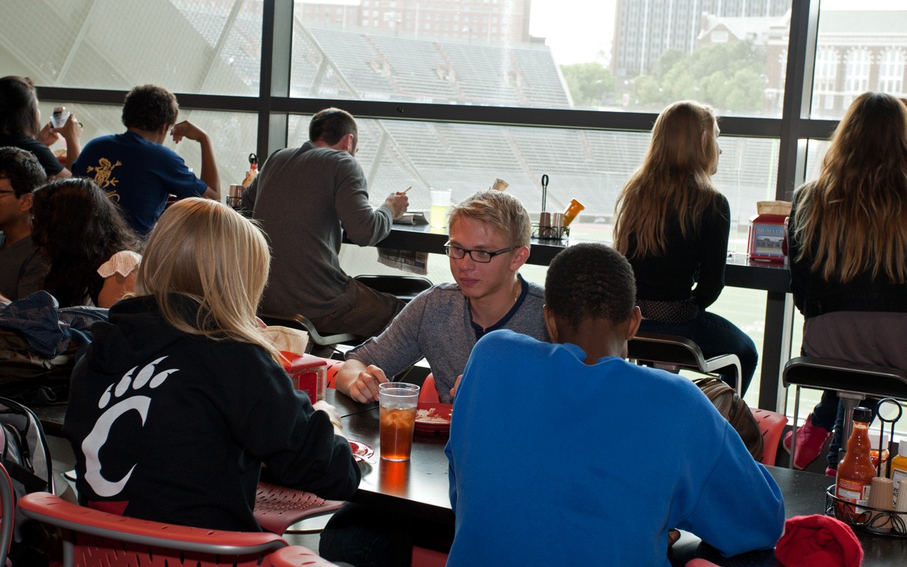 Students dining @ Stadium View.