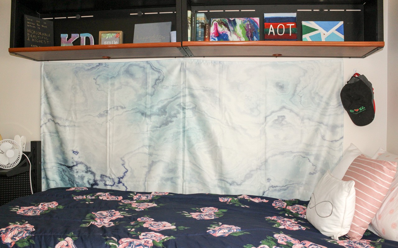 Bed in room of Stratford Hall triple suite