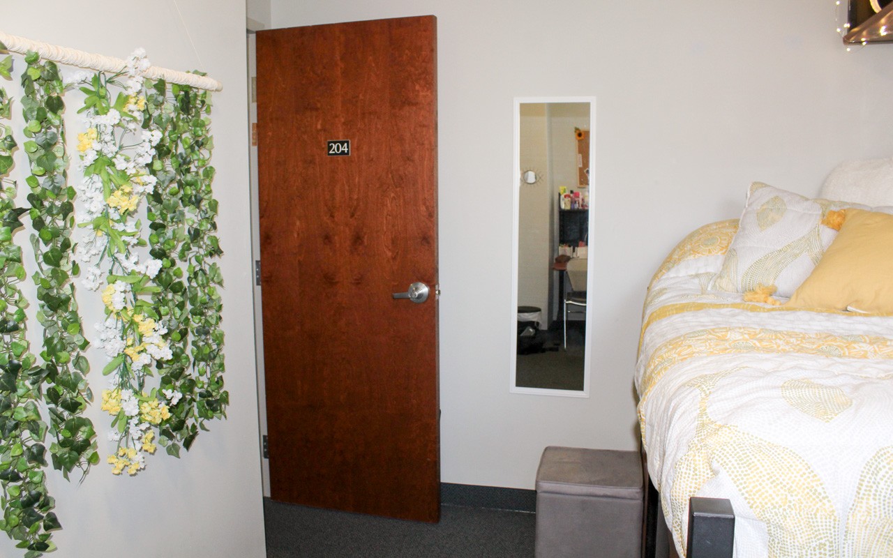 Bedroom in Stratford Hall triple suite