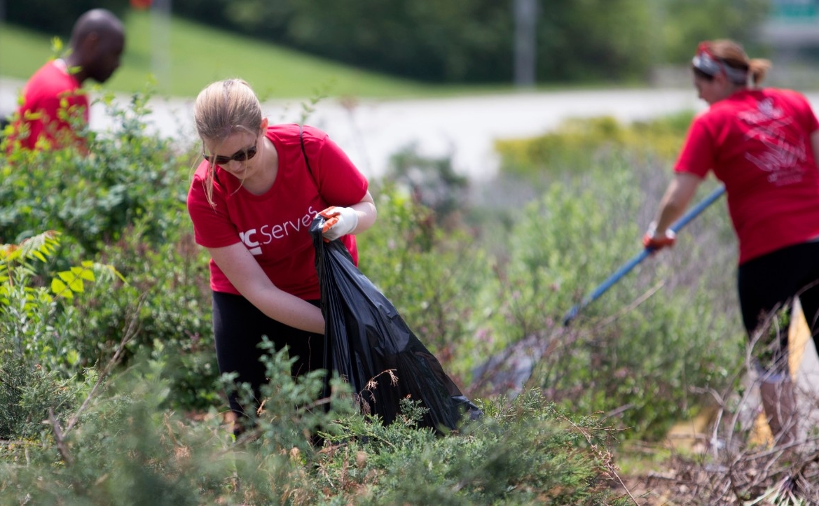 University of Cincinnati faculty and staff members give back to the community through UC Serves. UC/Joseph Fuqua II