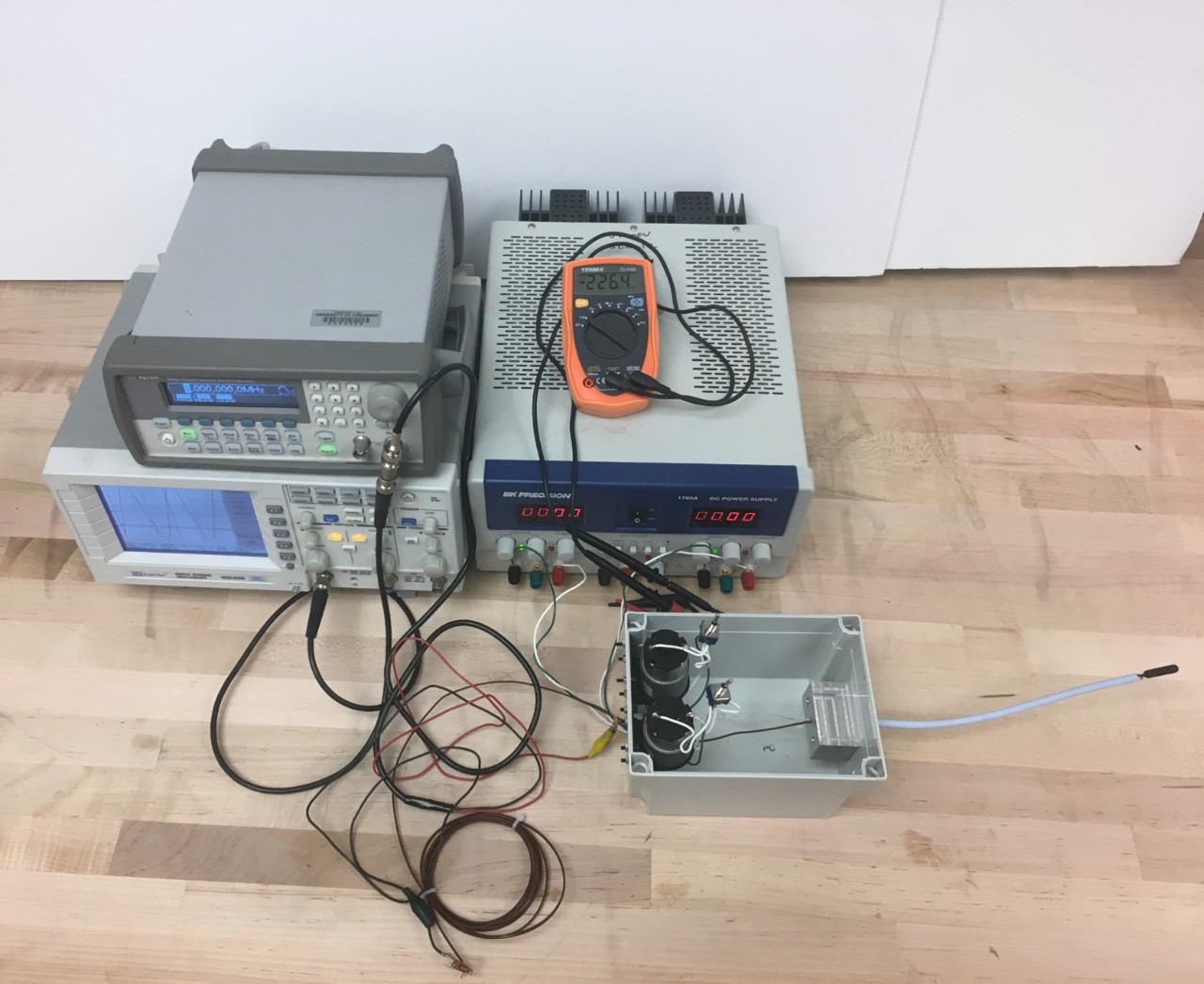 millirobot with wires and power source