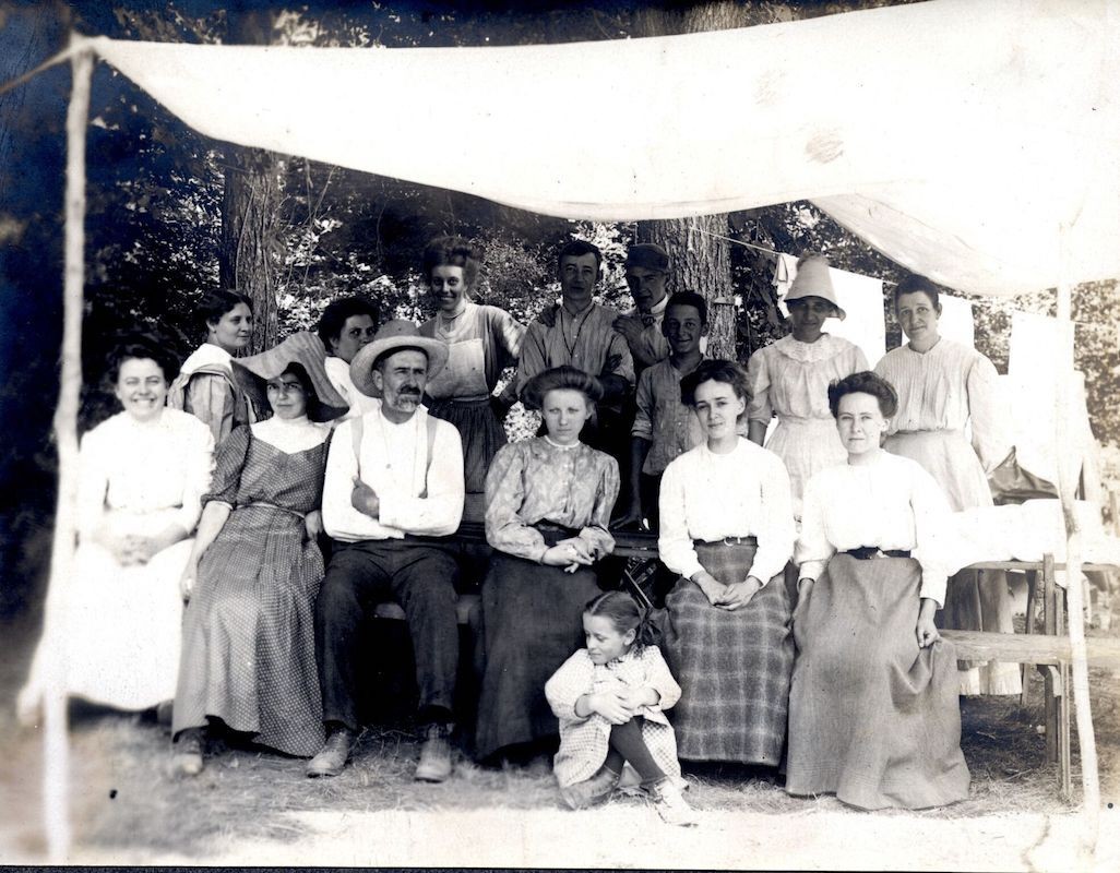 Group portrait in 1910