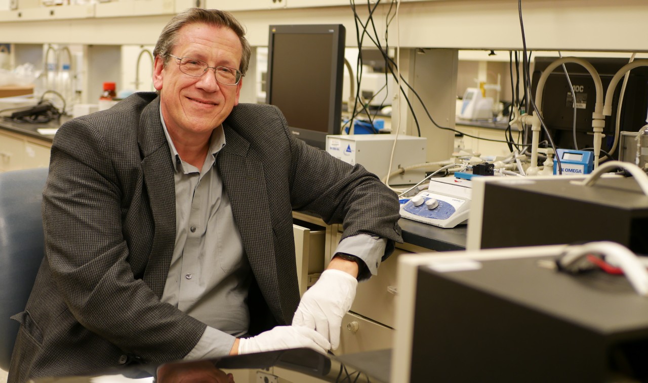 Angelopoulos in lab