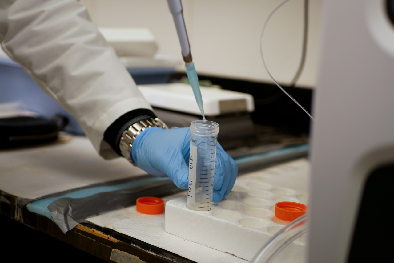 Dewidar injecting water into tube