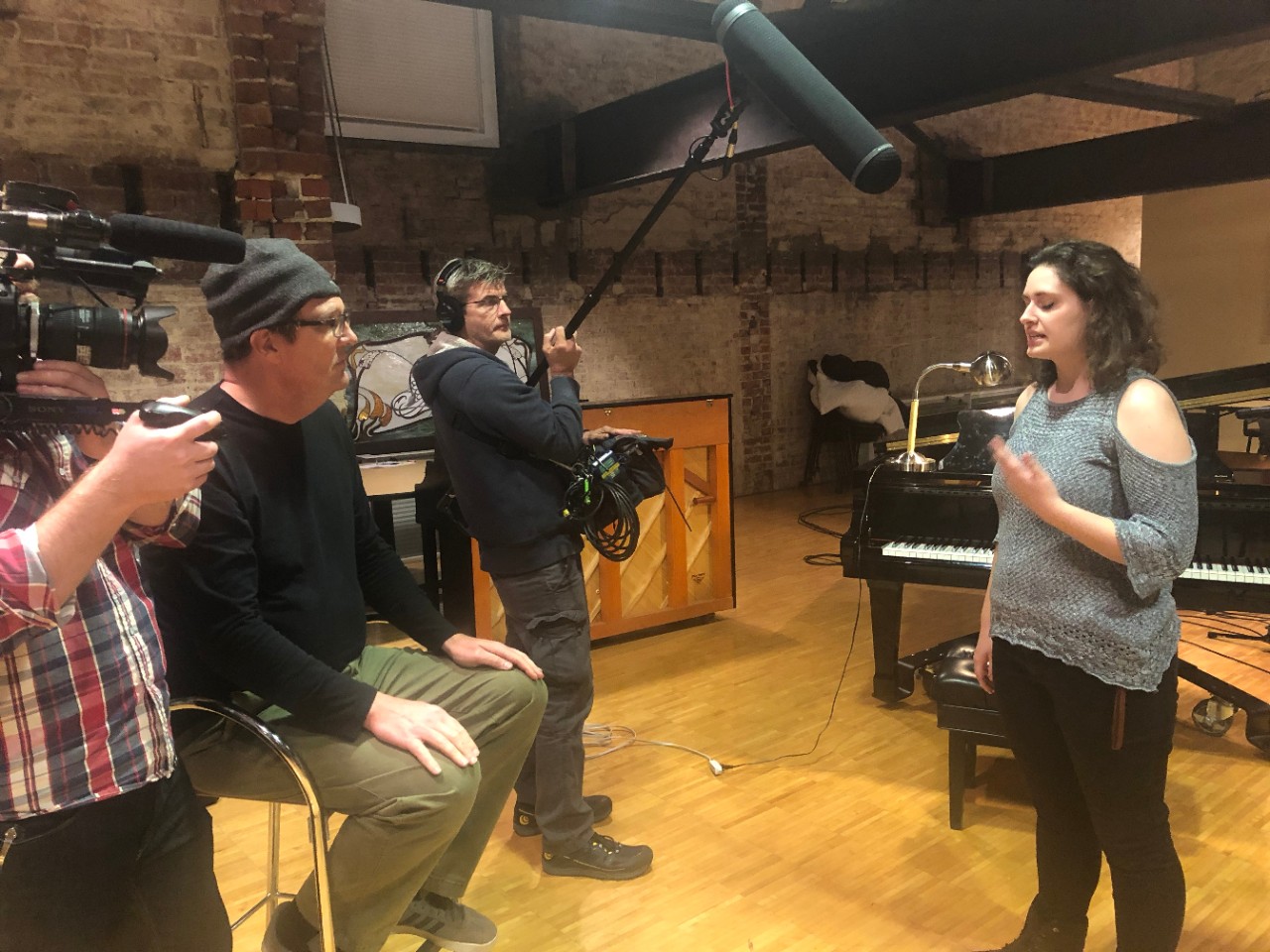 Dana Musial singing. 