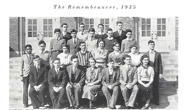 A class photo of Walnut Hills High School's Senior Debate Club.