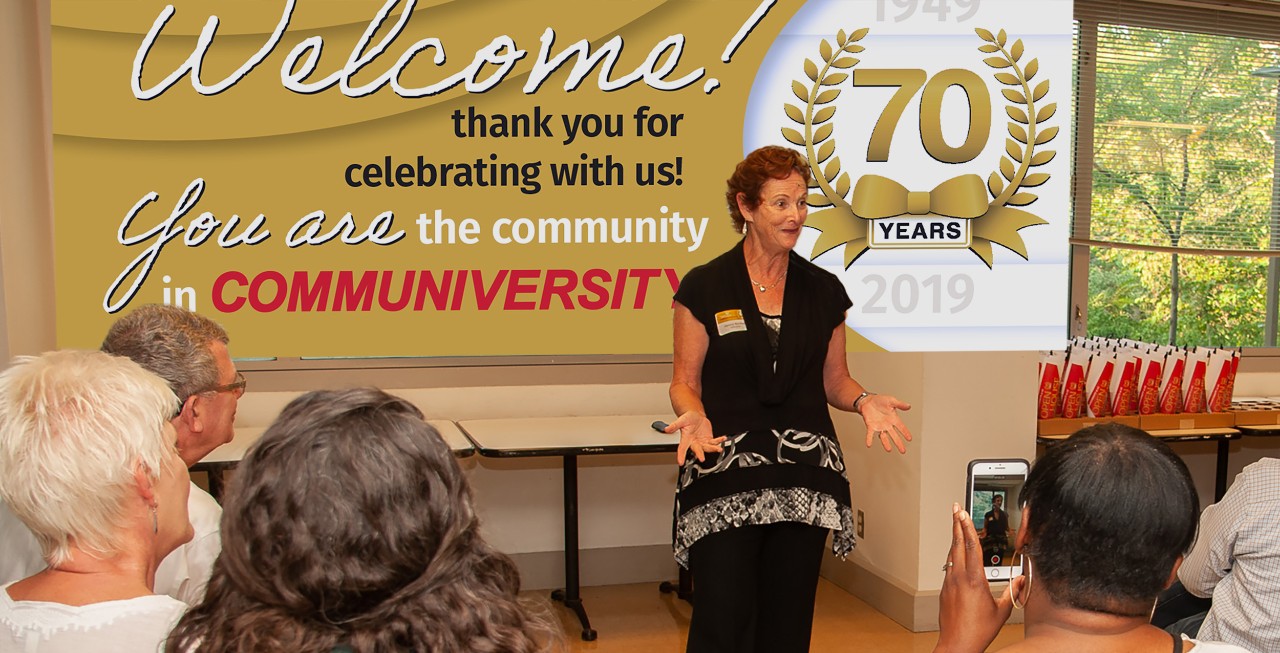 Glynnis Reinhart talking to students about her classes. 