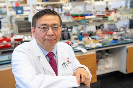 Jun-Lin Guan in his lab 