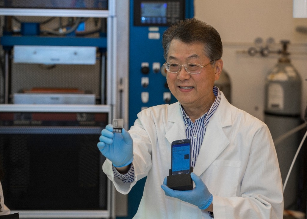 Chong Ahn, PhD, Distinguished Research Professor (STEMM) shown here in his lab with student February 25, 2019. UC/ Joseph Fuqua II

