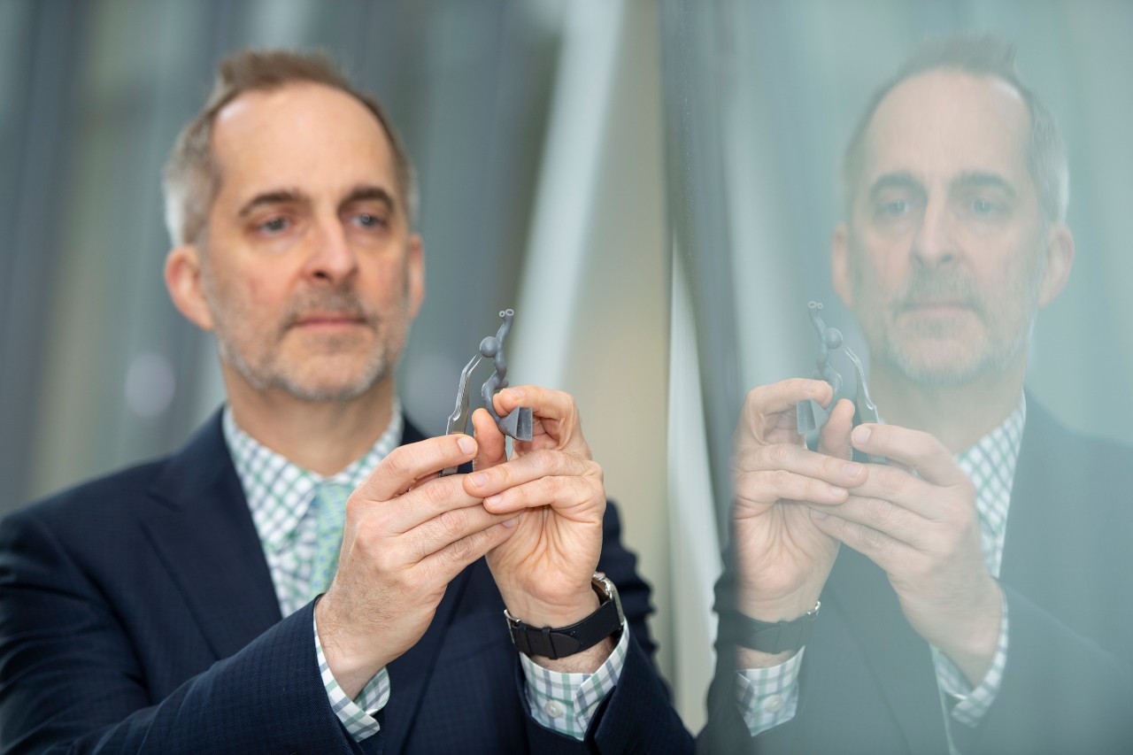 Frank J. Rybicki, MD, PhD, and 3D model of an artery in the liver with an aneurysm.