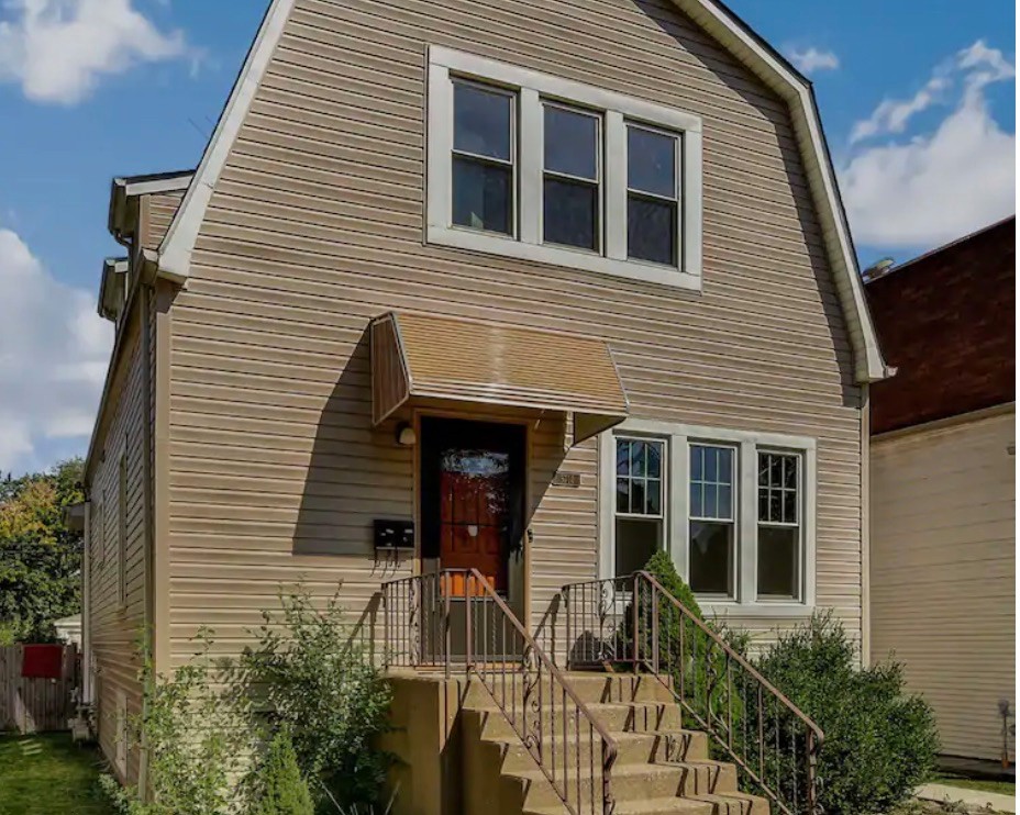 The front of a beige-colored rental house in Chicago.