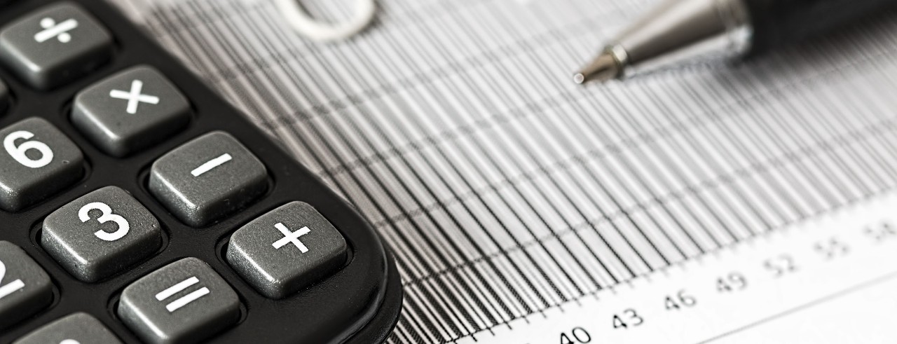 calculator and pen 