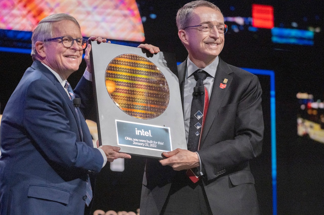 Ohio Gov. Mike DeWine (left) accepts a silicon wafer from Intel CEO Pat Gelsinger on Friday, Jan. 21, 2022, in Licking County, Ohio, during an event to announce Intel's plans for an initial investment of more than $20 billion in the construction of two new leading-edge chip factories. The largest single private-sector investment in Ohio history, the project's initial phase is expected to create 3,000 Intel jobs and 7,000 construction jobs over the course of the build, and to support tens of thousands of additional local long-term jobs. (Credit: Walden Kirsch/Intel Corporation)