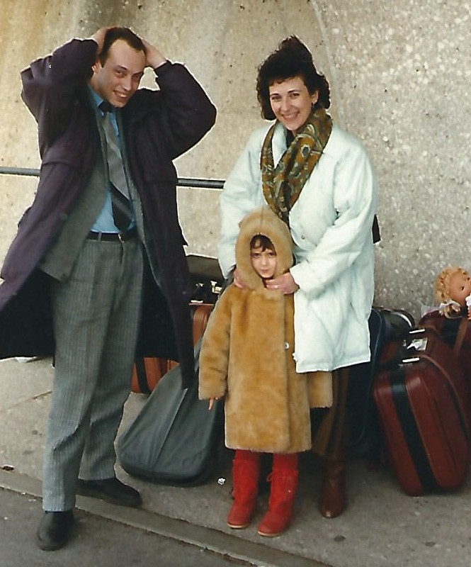 Dr. Sergey Grinshpun, his wife, Dr. Victoria Appatova, and their daughter, Sasha, with their luggage at the airport in Washington, DC, in 1991