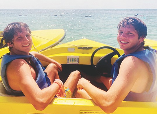 David Moskowitz (right) with his twin brother, Jack