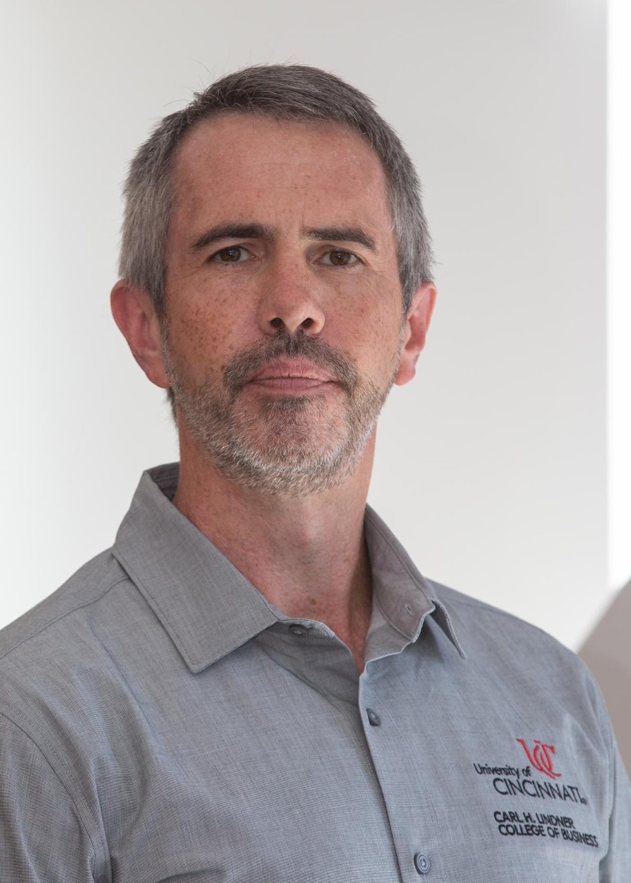 Lindner College of Business faculty Suzanne Masterson, Mike Fry and Jane Sojka are featured in a story in which they offer thoughts on the future of in-person work.