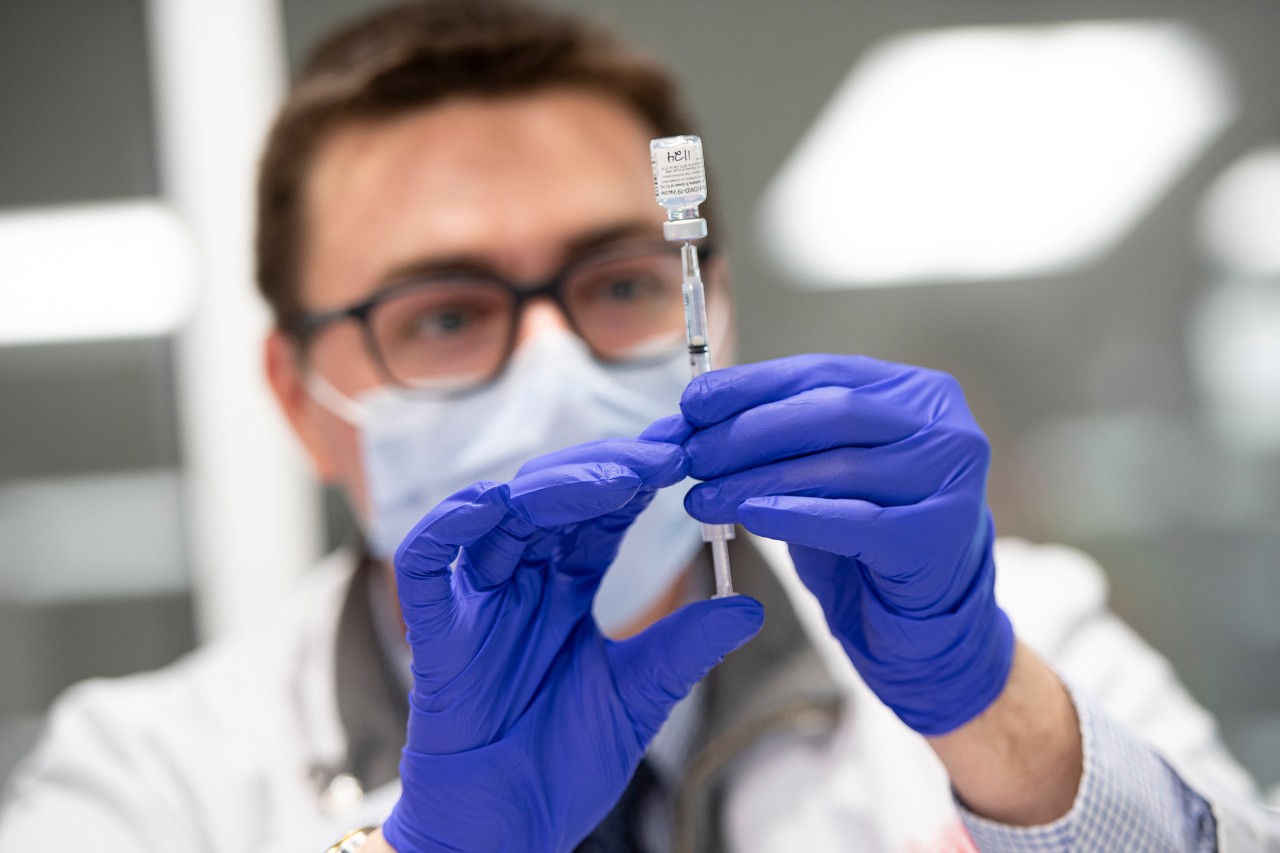 Kyle Schucter, P4 pharmacy student, during the vaccine distribution.  UC pharmacy students contributing to the Covid-19 vaccine distribution in the UCGNI parking garage with UC Health vaccine clinic.