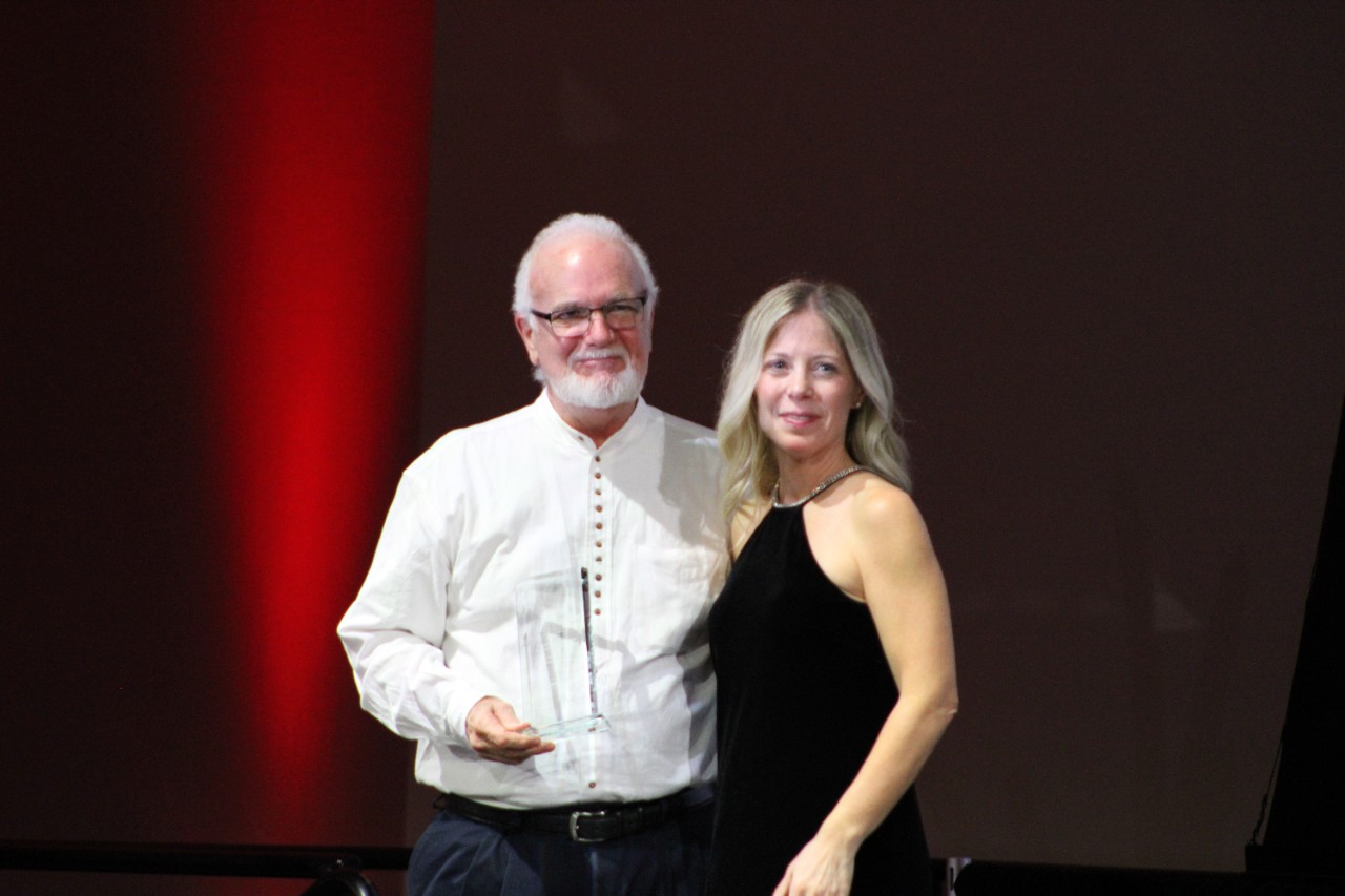 Dr. Stephen Kroeger recieves the Chuck Altenau Outstanding Service Award. 