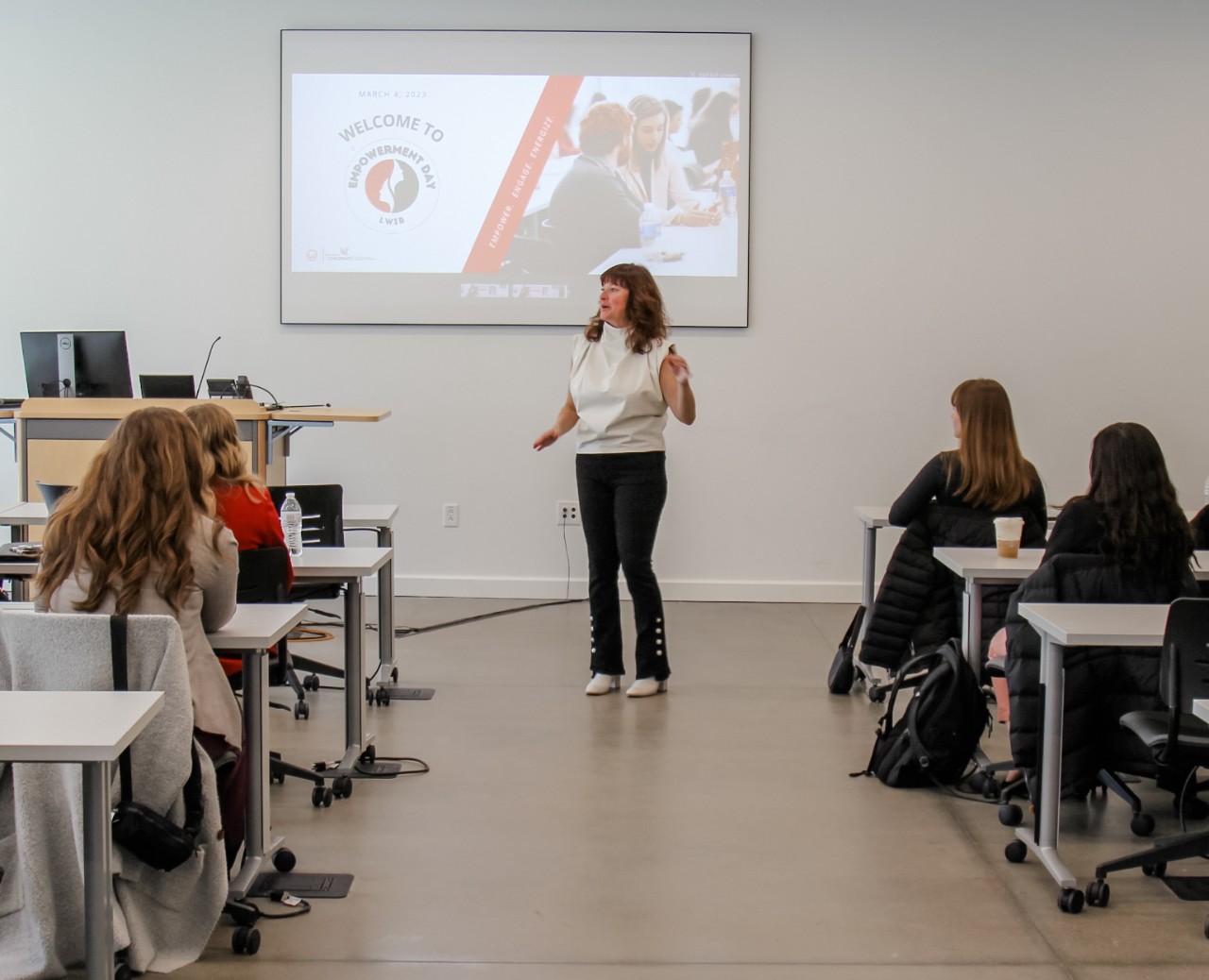 Lynne Laube presents a PowerPoint to a classroom of students.