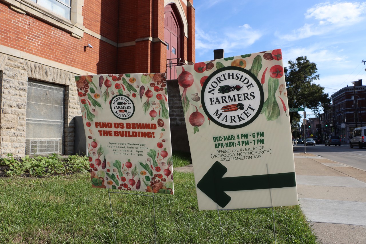 Signage guides the way to Northside Farmers' Market. Credit/Hannah White
