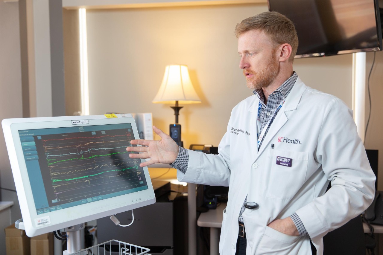 231107aNeuromonitoring016.CR2
Dr. Brandon Foreman is part of UC's team that is pioneering work in neuromonitoring. Like how most hospital rooms have monitors with blood pressure, heart rate, etc., neuromonitoring keeps track of things like pressure in the brain, glucose levels, oxygen levels, etc.
