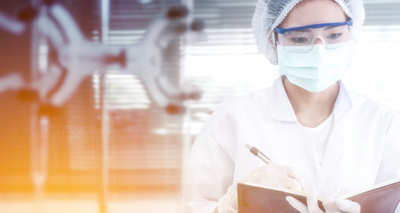 Female researcher in a laboratory.