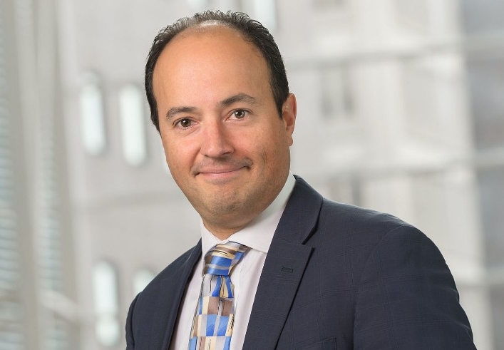 Headshot photo of Dr. Alberto Espay