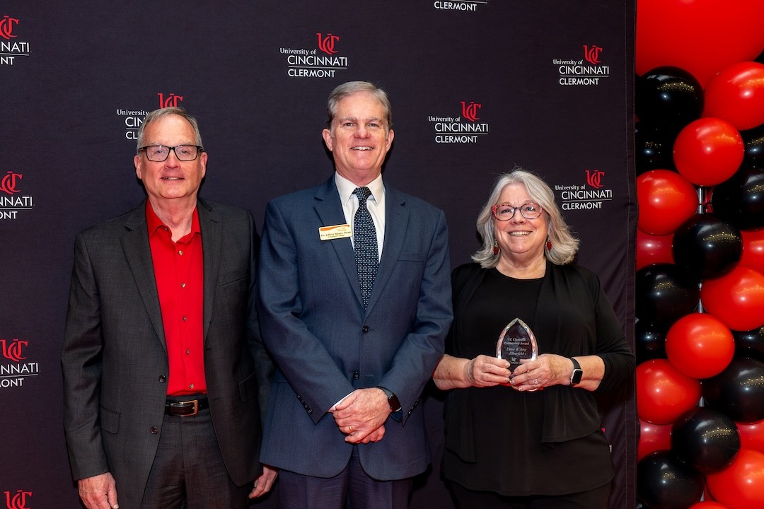 College donors and UC Clermont Partnership Award recipients Dave and Amy Elberfeld with Dean Jeff Bauer (center). 