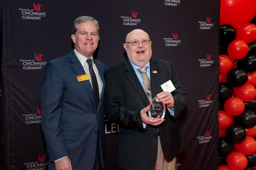 Dean Jeff Bauer (left) and UC Community Volunteer Award recipient Phil Dodge. 