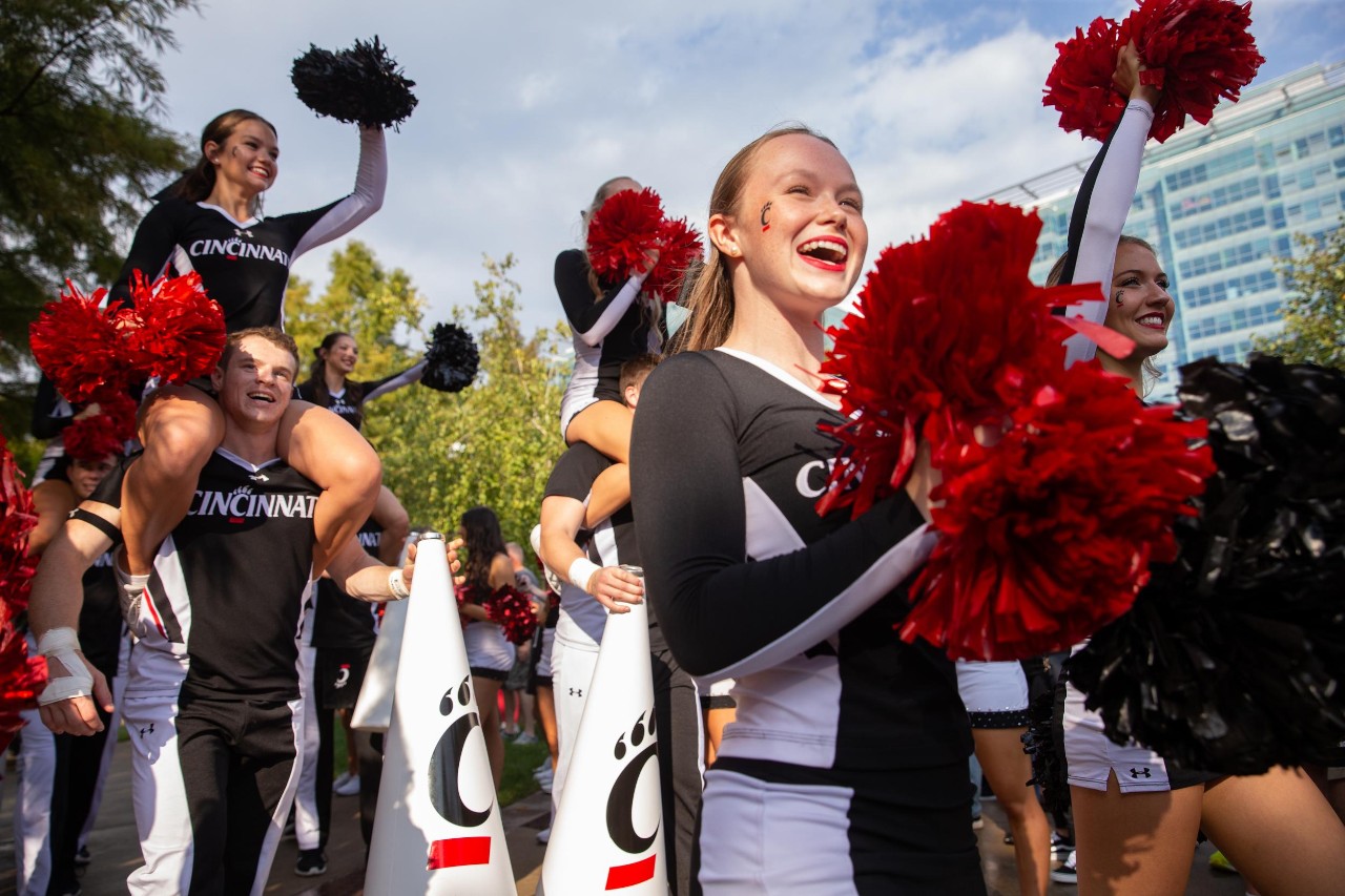 Cheer
Tailgating before the football game against Temple, part of Family Weekend.