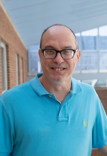 UC Professor Ron Canterbury is studying bird strikes, which are an increasingly frequent issue during the semiannual migrations.