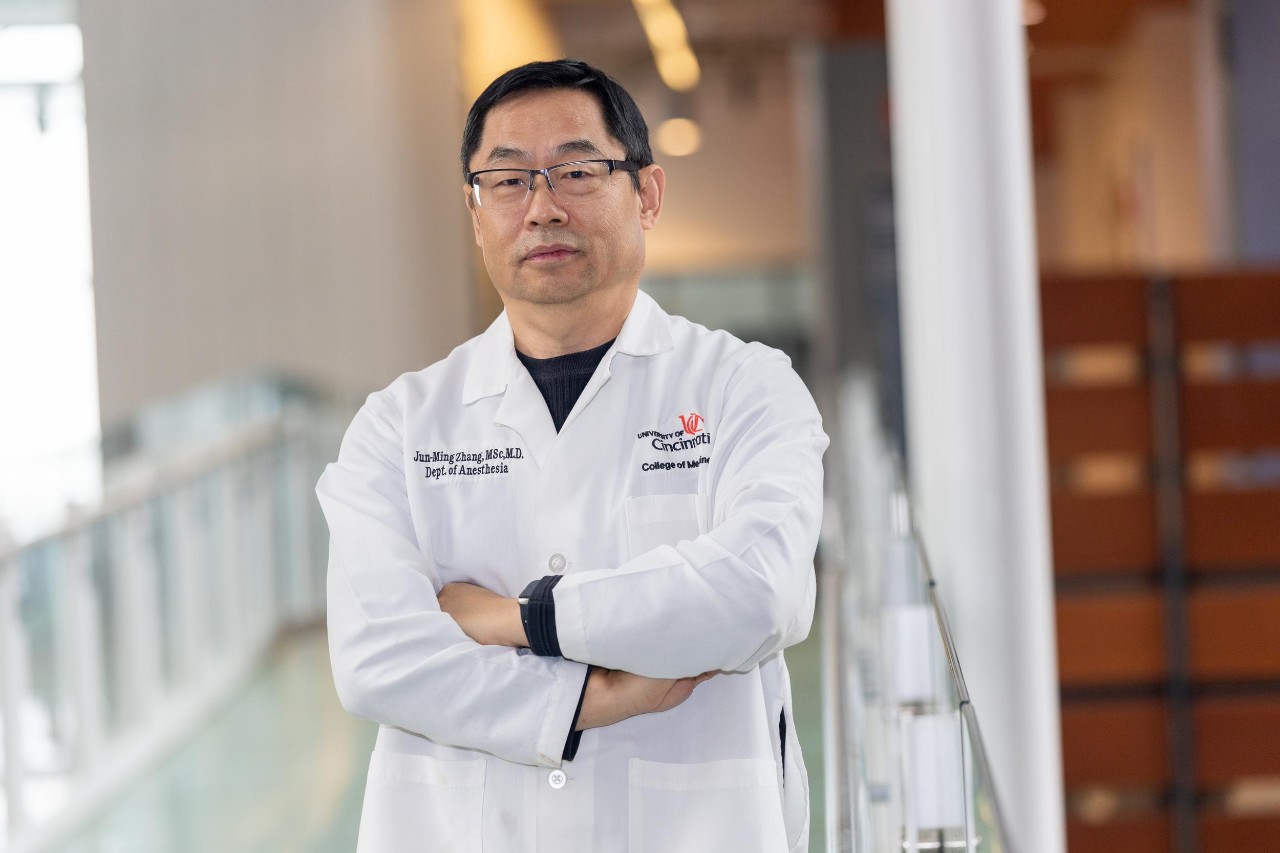 Dr. Jun-Ming Zhang has received a prestigious Javits Neuroscience Award from the NIH to continue his research into how blood vessels affect spontaneous pain after nerve injury.