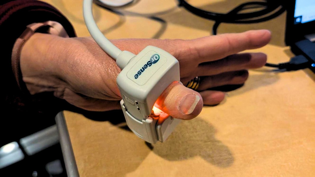 OrSense cutting-edge technology is a ring-shaped finger device that measures hemoglobin.