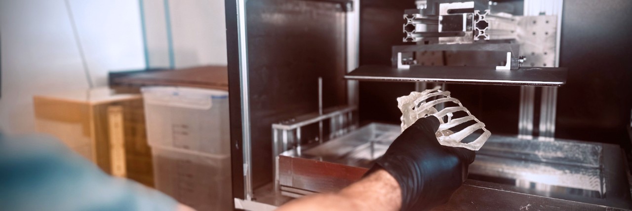 3D printed anatomical model being removed from Meteora's printer.