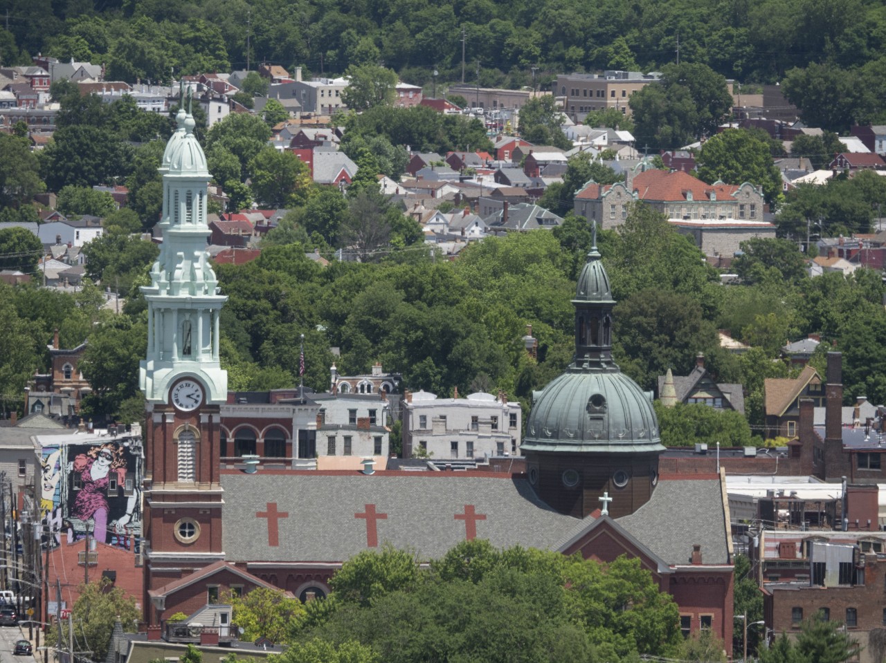 Historical architecture and hillside of Cincinnati neighborhood