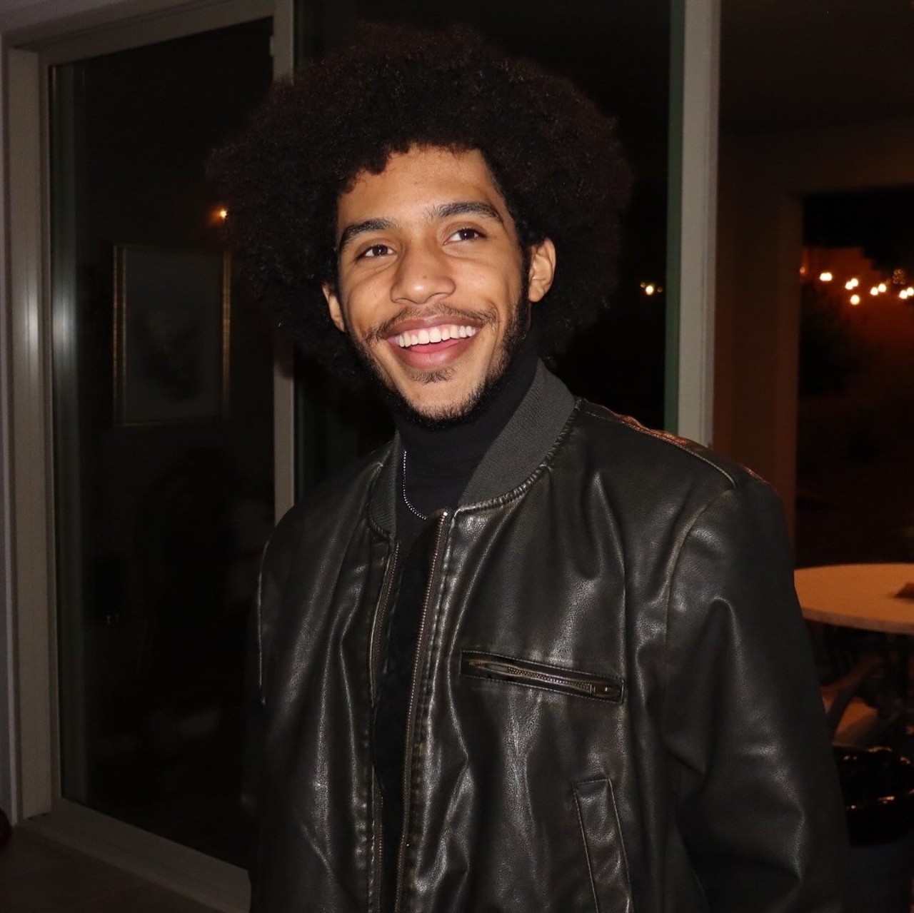 Headshot image of Chris Hayes