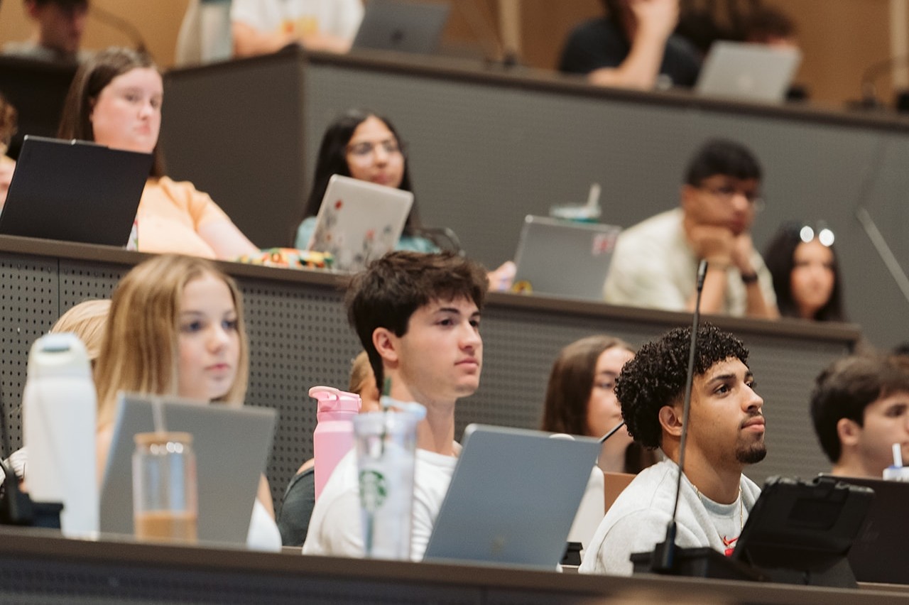 Students during a lecture at UC's Carl H. Lindner College of Business. Photo/The Meisbergers