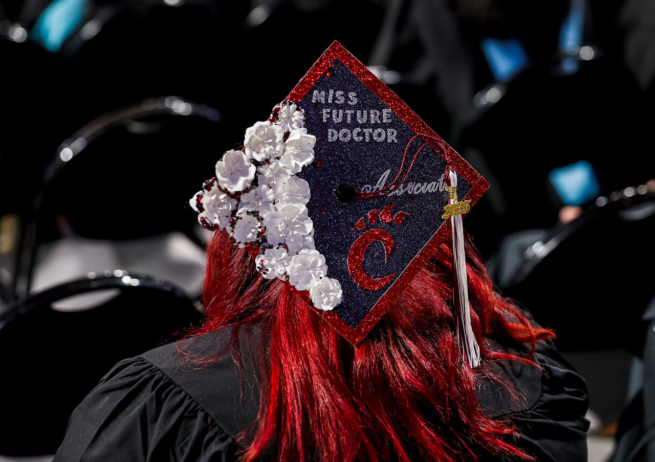 A mortarboard with flowers on one side says: Miss Future Doctor.
