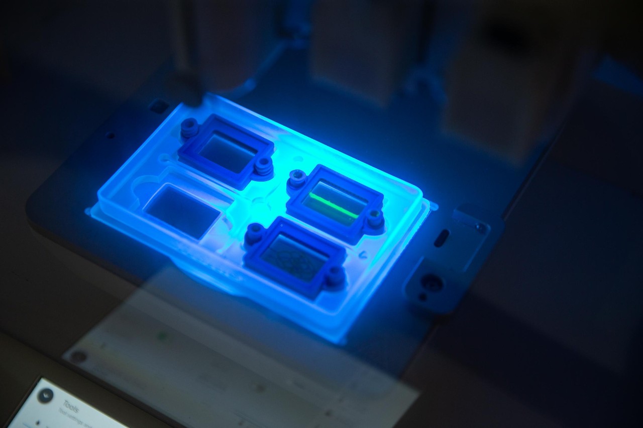A glowing device in a bioprinter.