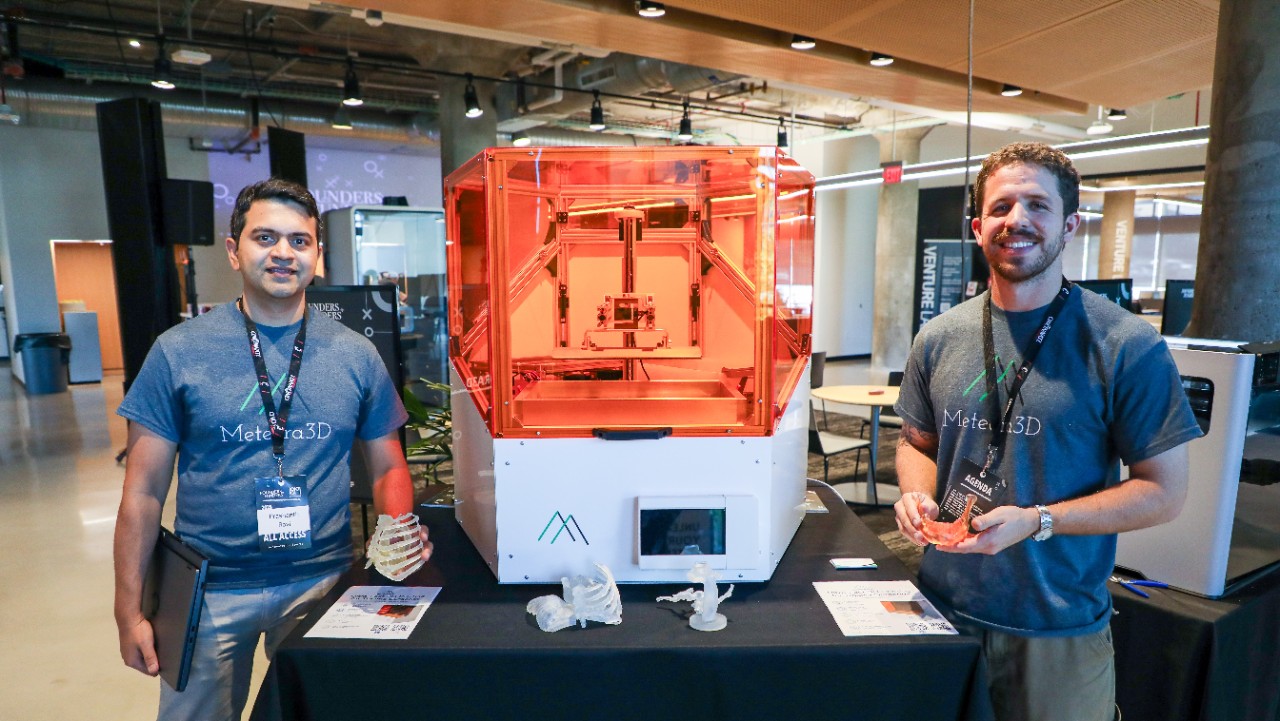 Part of Meteora3D's team with their equipment at 1819