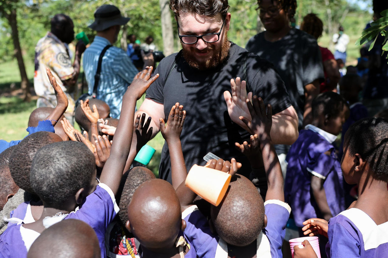 Burere, Locations in Tanzania, Marcus Elliott, Marian Spencer Scholars, Schools, Travel
The village of Burere on Lake Victoria in Tanzania. Marcus Elliot plays with school kids.