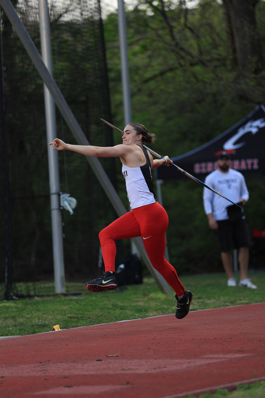 Bearcats, Cincinnati Bearcats, University of Cincinnati, Univ of Cin, UC, BIG12, NCAA, photo by Grace Diederich, Grace Diederich photo, NCAA sports, NCAA track & field, track & field, track
Oliver Nikoloff Invitational during the meet on Thursday, April 2, 2026 at Coy Field in Cincinnati, OH / UC Communications photo by Grace Diederich