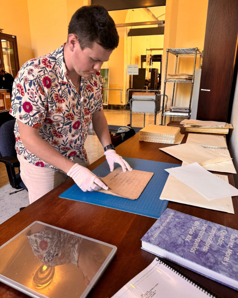 Max Trombley examining manuscripts in the Puerto Rican General Archives (March 2025). Photo/Provided.