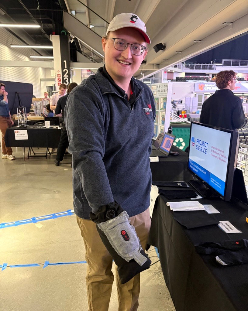 Edelenbos using his team's residual limb warmer