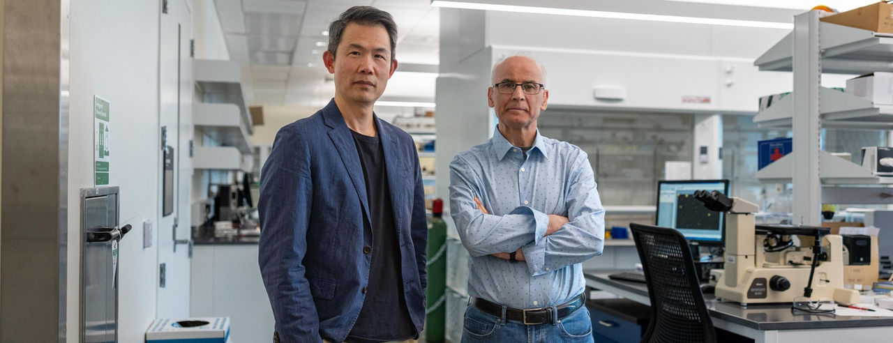 Left to right: Hong-Sheng Wang and Necati Kaval in a lab 