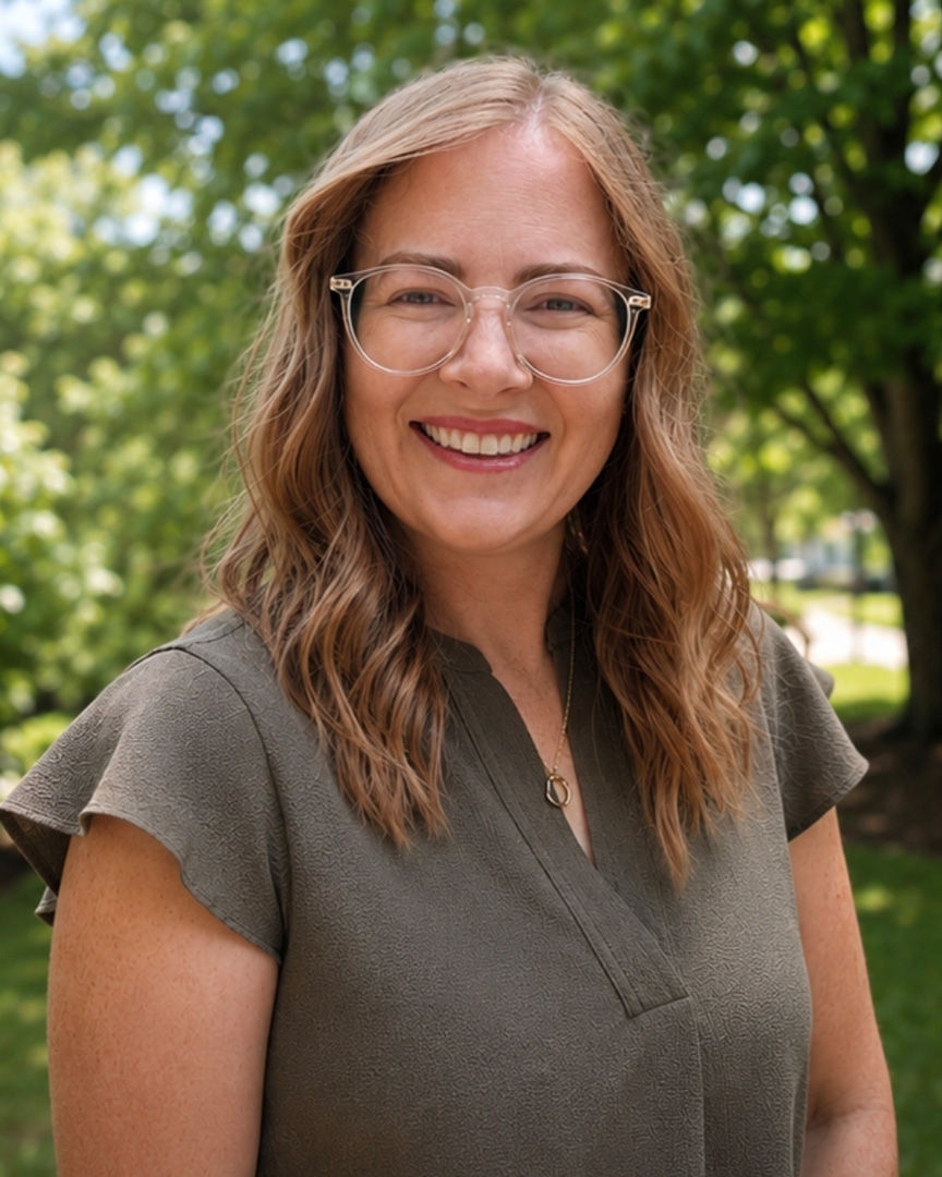 Kim Gregory headshot