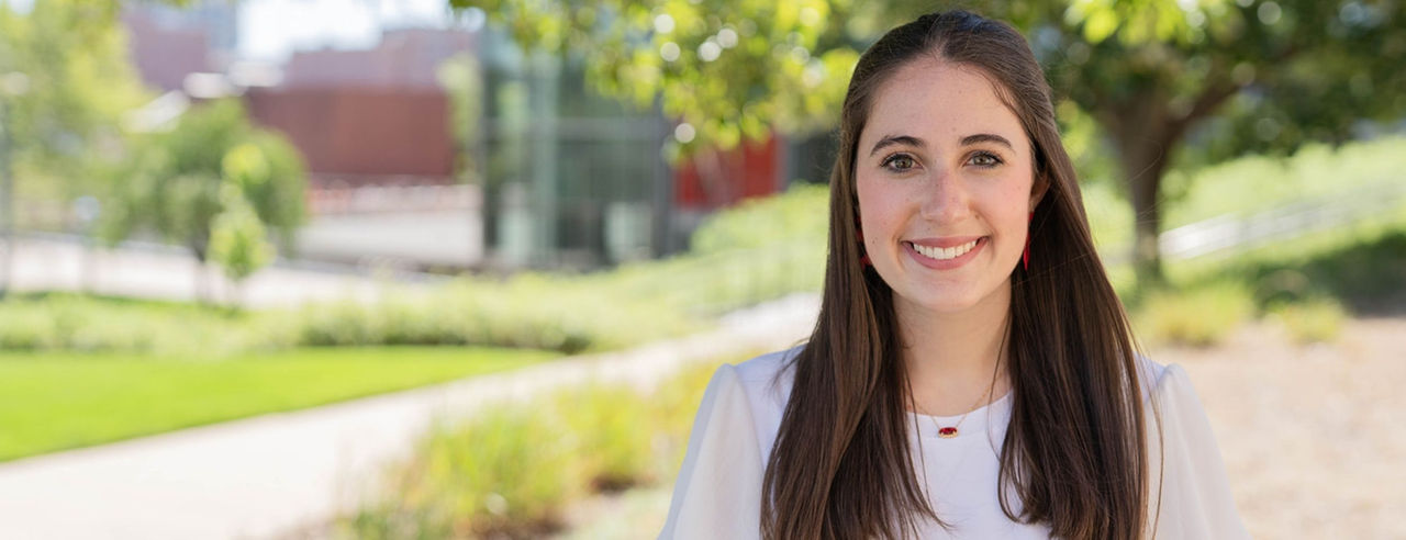 Portrait of Katie Toepfer, DAAP ’29 on main campus 