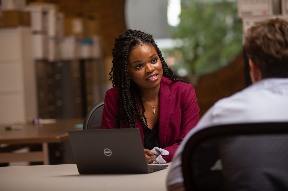Kanisha Ervin, University of Cincinnati College of Law Ohio Innocence Project Dinsmore and P&G Fellow, working with colleagues.