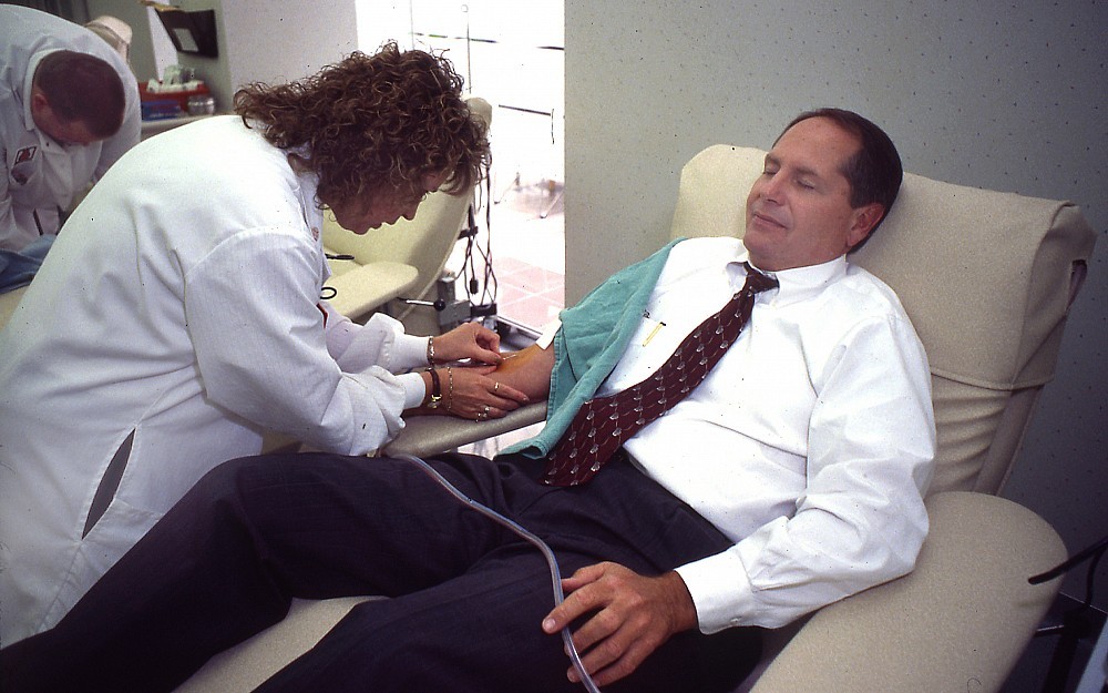 A technician prepares a donor to give blood. 